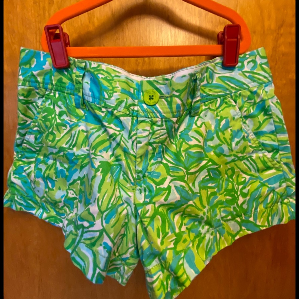 EUC Lilly Pulitzer Walsh Citrus Green Parrot shorts - Picture 2 of 8